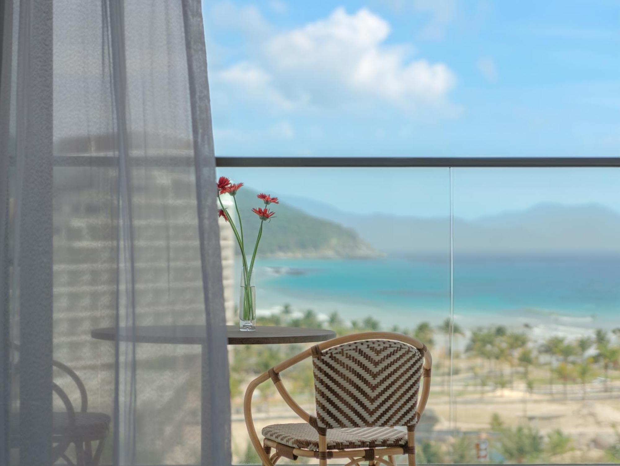 Aquamarine Beachfront Resort & Spa Cam Ranh Exterior foto